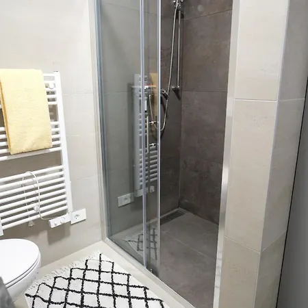 Apartma Ana アパート Krško